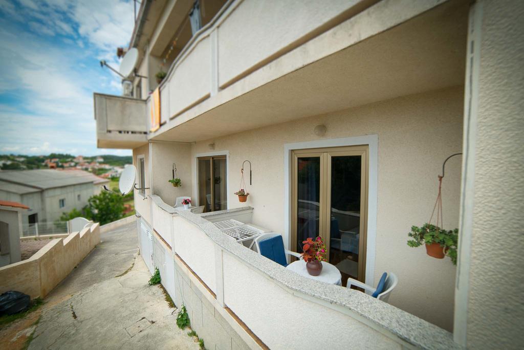 Apartment Anica Palit Exterior photo